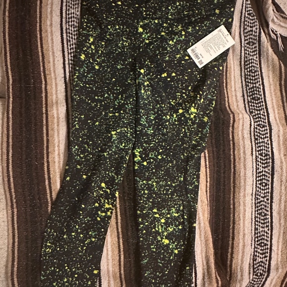 Size 16 BNWT Lululemon Leggings - Picture 3 of 4